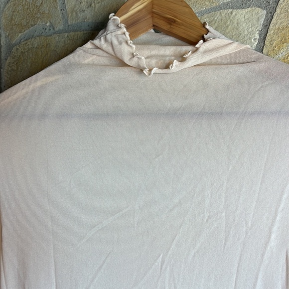 Mesh Turtleneck in Apricot 🫶 - Picture 8 of 11